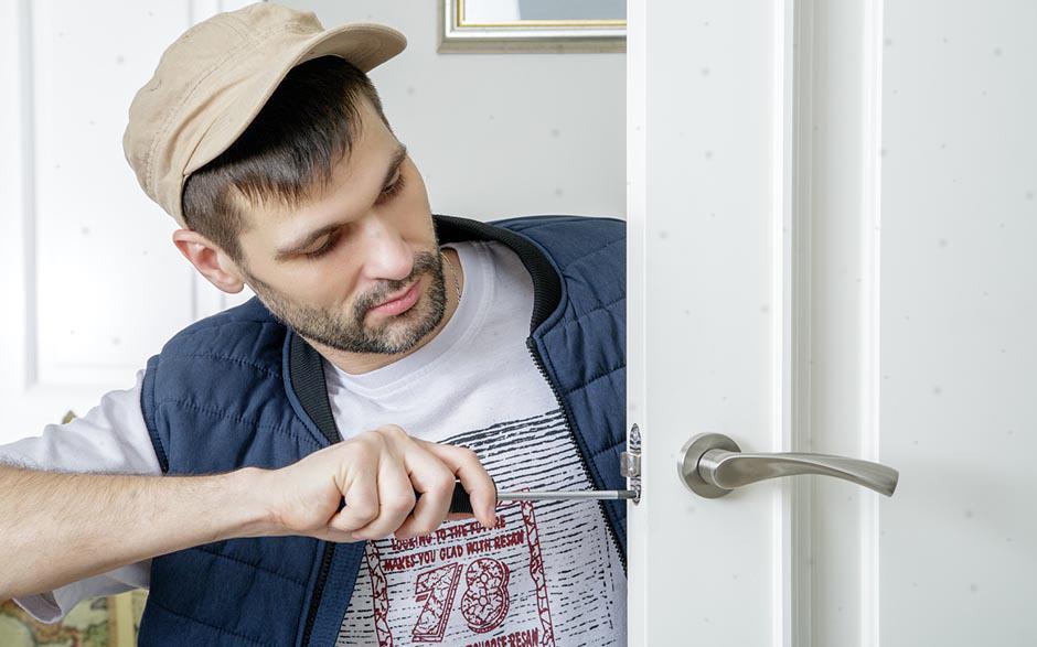 comment ouvrir une porte fermée à clé avec un trombone Bures-sur-Yvette