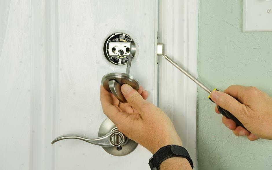 comment ouvrir une porte fermée à clé avec un trombone Bures-sur-Yvette